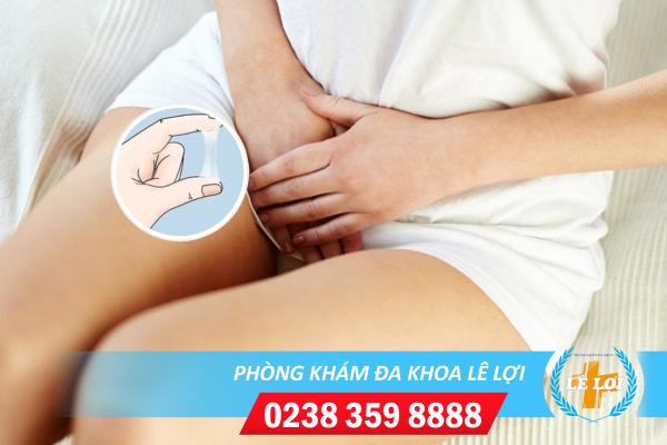 Ngứa cửa mình ra huyết trắng có sao không?