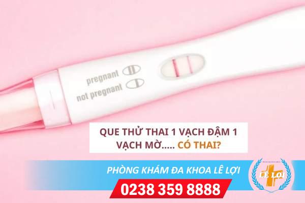 Que thử thai 1 vạch đậm 1 vạch mờ là có thai hay không?